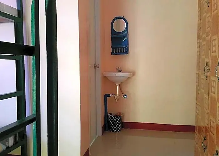 Rms Travellers Hotel